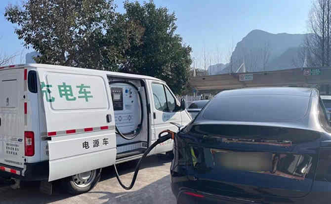 小金汽车搭电